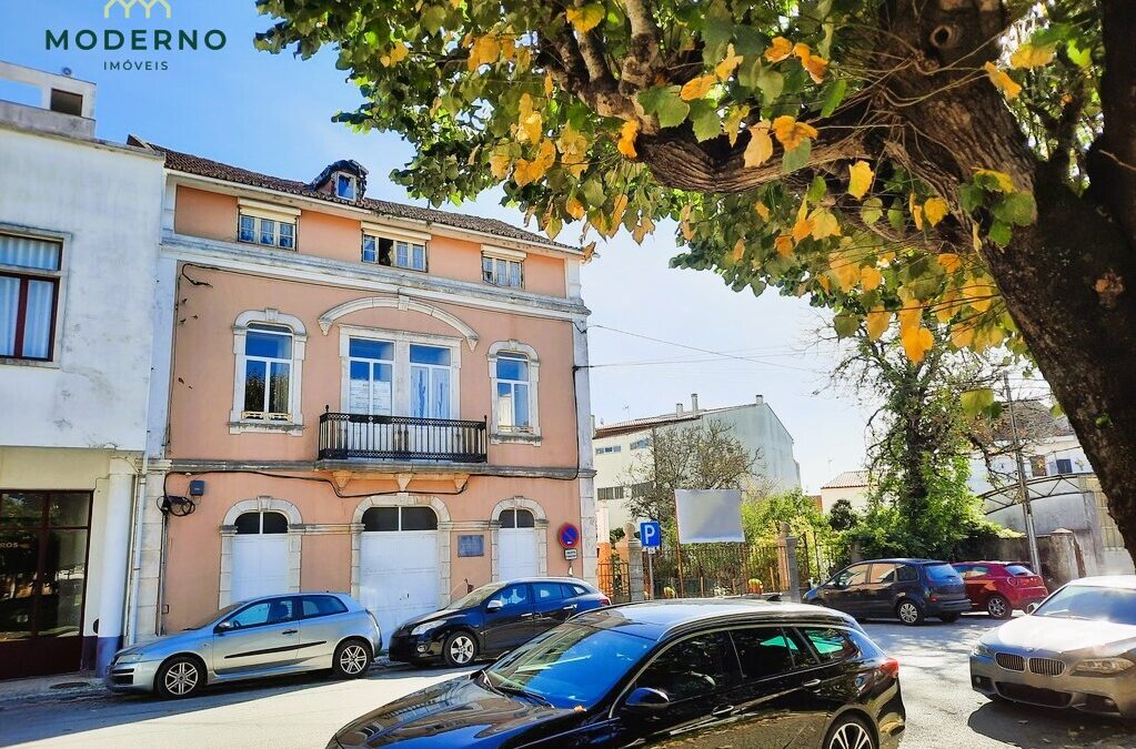 Edifício antigo em ARU com projeto aprovado, Soure