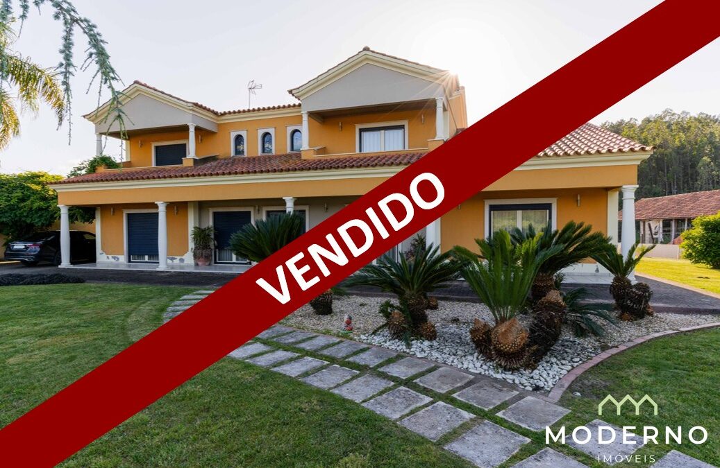 Moradia T3+1 com Piscina e Jardim, Vale das Moitas