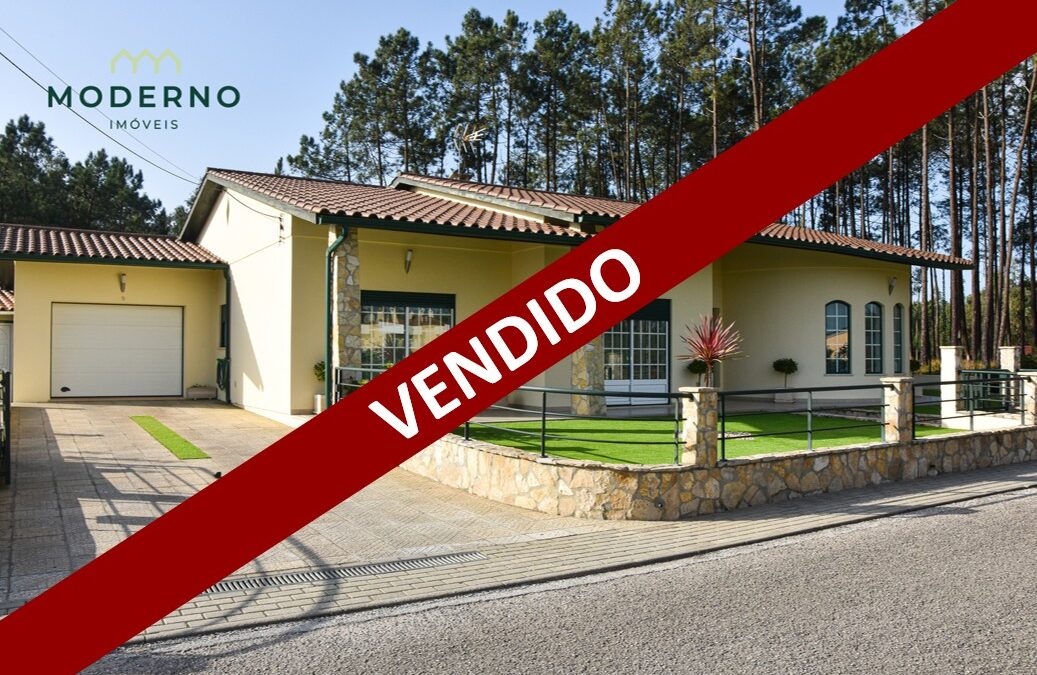 Moradia térrea T3 com jardim, garagem e anexos – Ilha