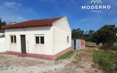 Moradia térrea com anexo e logradouro – Castelhanas