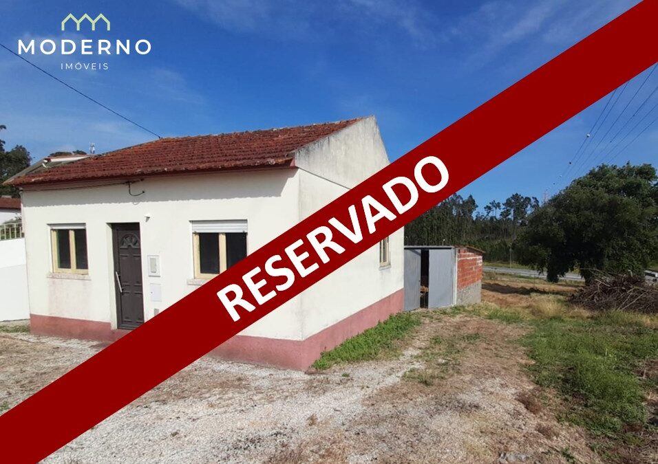 Moradia térrea com anexo e logradouro – Castelhanas