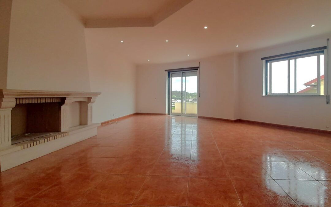 Apartamento T3 c/ garagem box e arrumo – Guia, Pombal