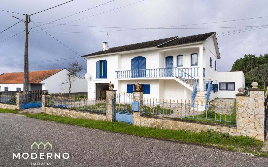 Moradia T4 c/ piscina coberta aquecida e terreno – Helenos