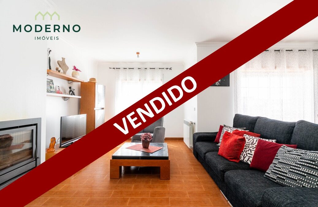 Apartamento T3 c/terraço e garagem p/2 carros – Carriço